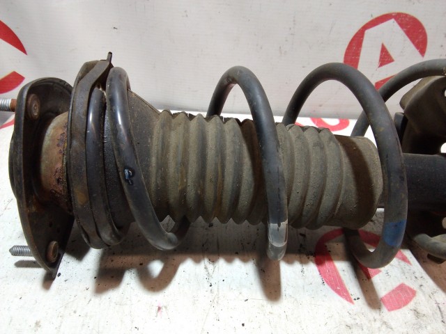 Стойка TOYOTA Ist 