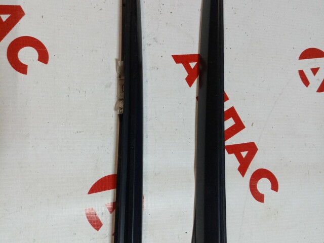 Молдинг лобового стекла HONDA Stream 