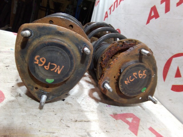 Стойка TOYOTA Ist 