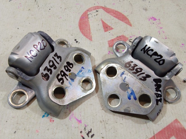 Кронштейны багажника TOYOTA FunCargo 