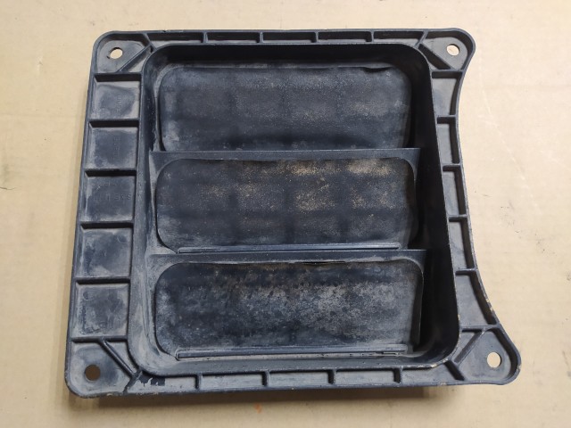 Клапан вентиляции крыла NISSAN Primera 