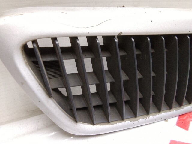 Решетка радиатора NISSAN Primera 