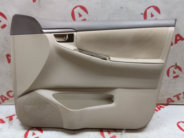 Обшивка двери TOYOTA Corolla 