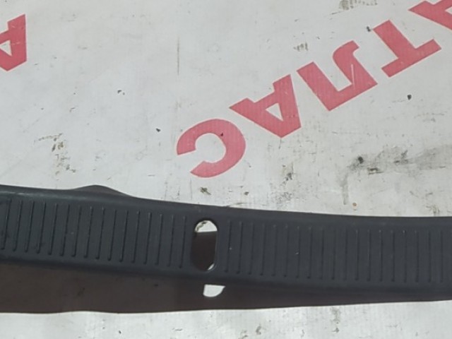 Накладка замка багажника TOYOTA Cresta 