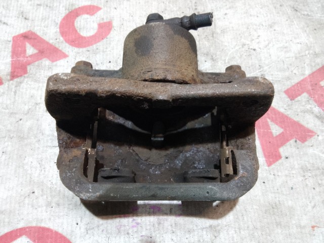 Суппорт TOYOTA Ist 