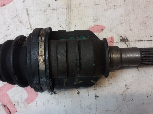 Привод короткий TOYOTA Prius 