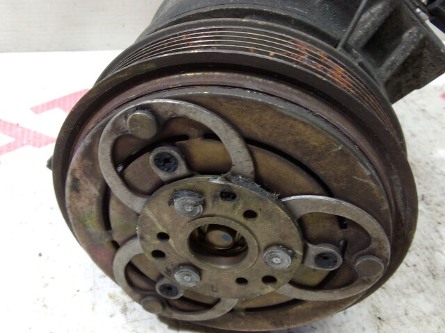 Компрессор кондиционера NISSAN Serena QR20-DE