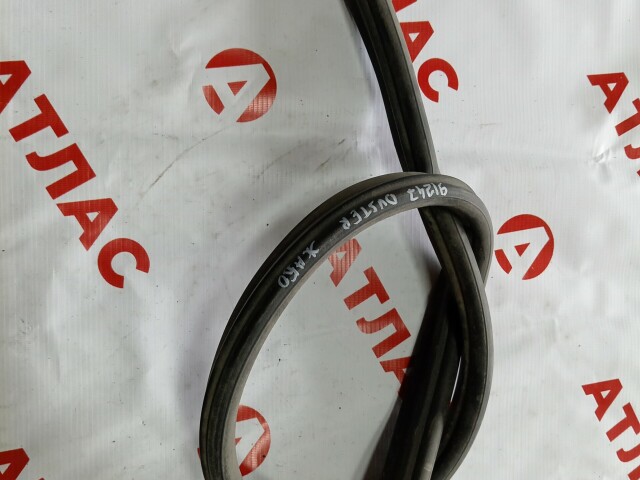 Уплотнитель RENAULT Duster 