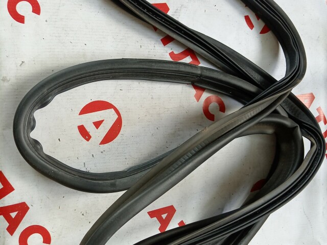 Уплотнитель TOYOTA Avensis 