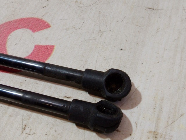 Амортизатор багажника TOYOTA Avensis 