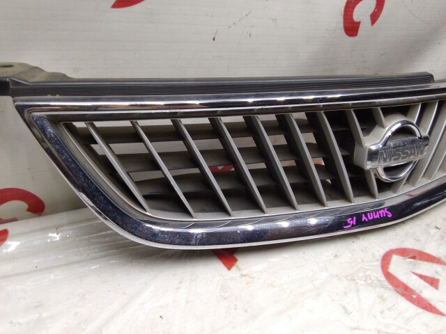 Решетка радиатора NISSAN Sunny 