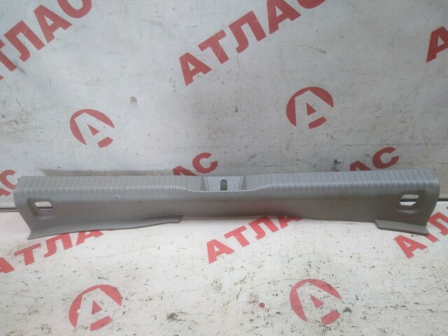 Накладка замка багажника MAZDA Premacy 