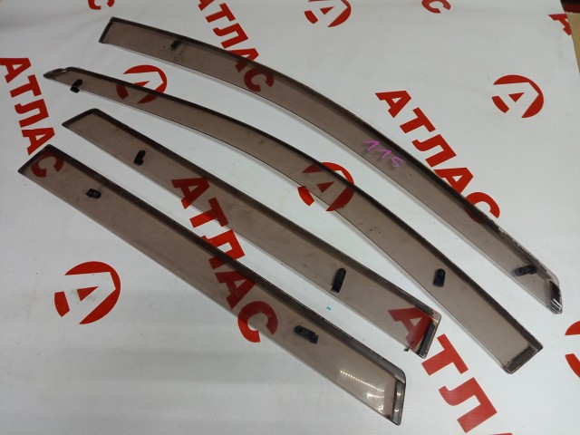 Ветровик TOYOTA Ist 