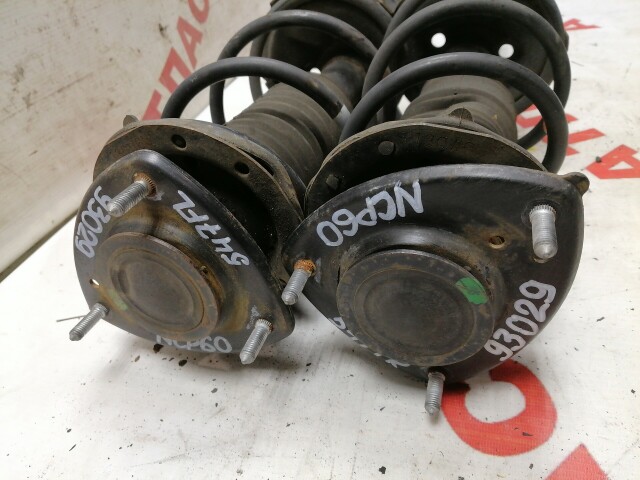 Стойка TOYOTA Ist 