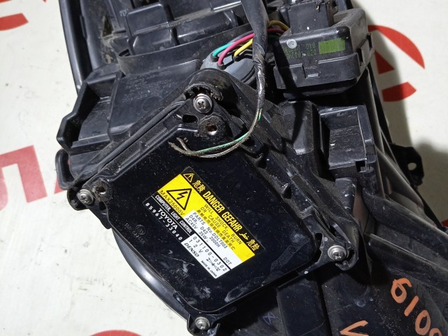 Фара TOYOTA Vitz 