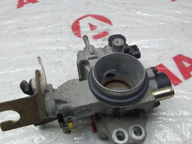 Дроссельная заслонка TOYOTA Vitz 1SZ-FE