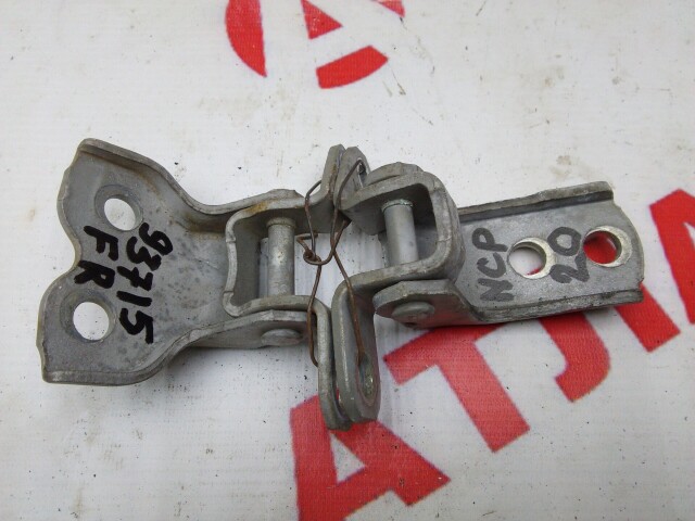 Кронштейны двери TOYOTA FunCargo 