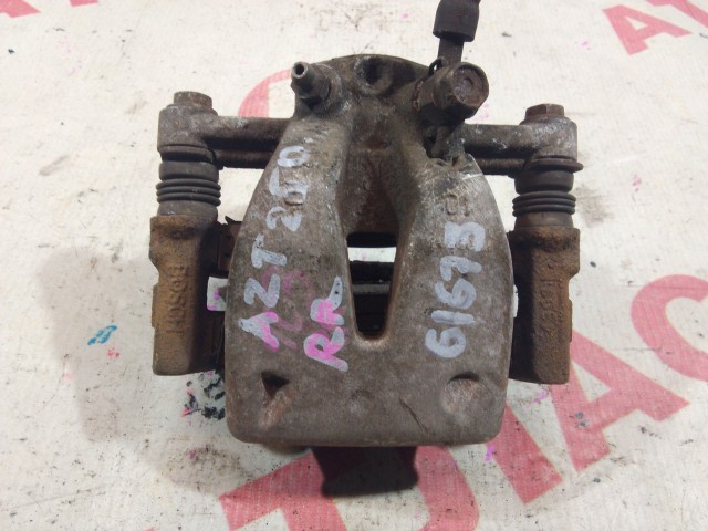 Суппорт TOYOTA Avensis 