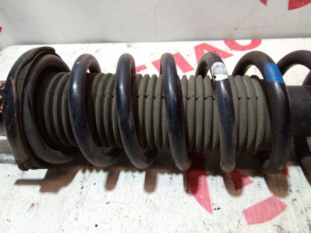 Стойка TOYOTA Ist 