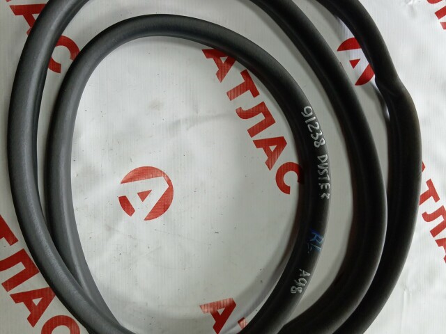 Уплотнитель RENAULT Duster 