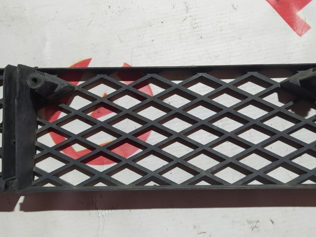 Решетка в бампер MAZDA Familia 