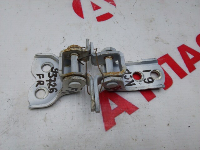 Кронштейны двери TOYOTA Ist 