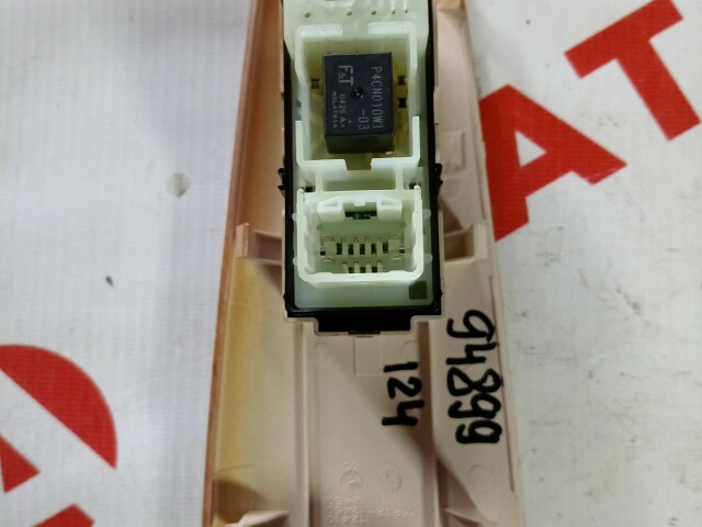 Кнопка стеклоподъемника TOYOTA Corolla Runx 