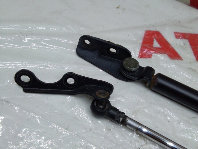 Амортизатор багажника TOYOTA Ist 