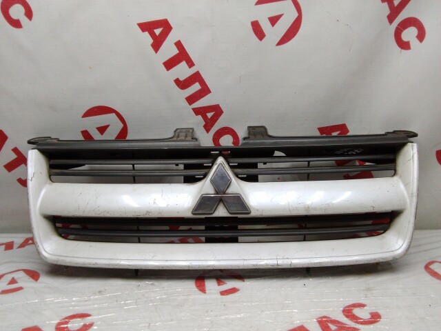 Решетка радиатора MITSUBISHI Dion 