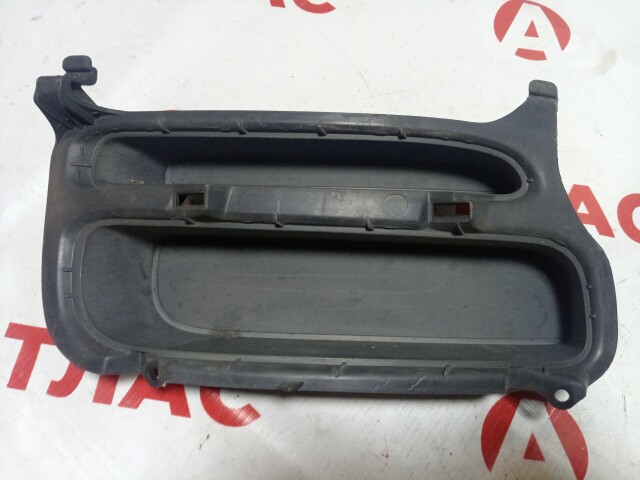 Заглушка в бампер TOYOTA Avensis 