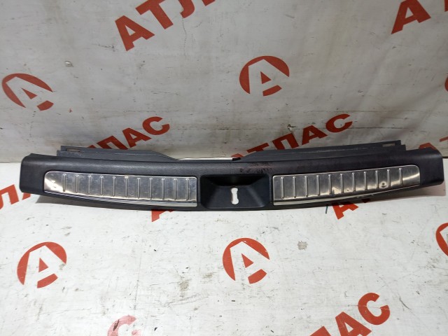 Накладка замка багажника TOYOTA Avensis 