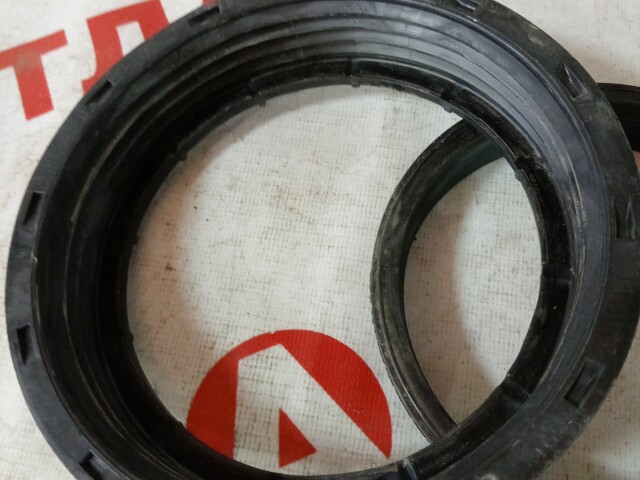 Гайка топливного насоса FORD Focus II 