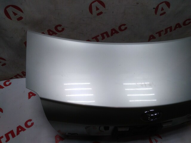 Крышка багажника TOYOTA Avensis 