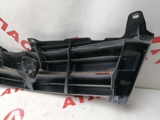 Решетка радиатора TOYOTA Ist 