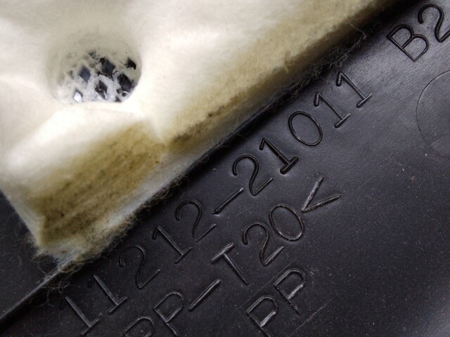 Декоративная крышка ДВС TOYOTA Ist 