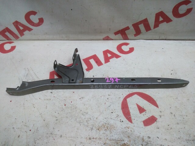 Кронштейн замка капота TOYOTA Ist 
