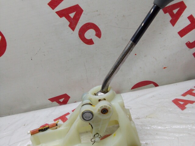 Рычаг КПП TOYOTA Vitz 