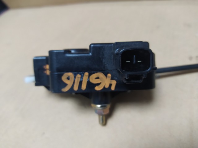 Замок лючка бензобака TOYOTA Harrier 