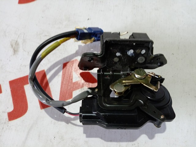 Замок багажника TOYOTA Avensis 