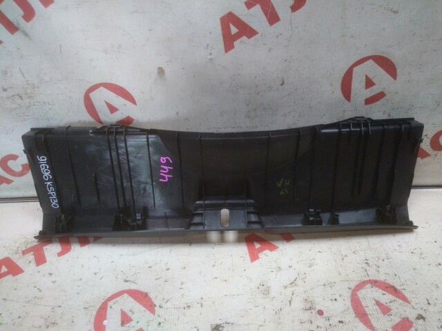 Накладка замка багажника TOYOTA Vitz 