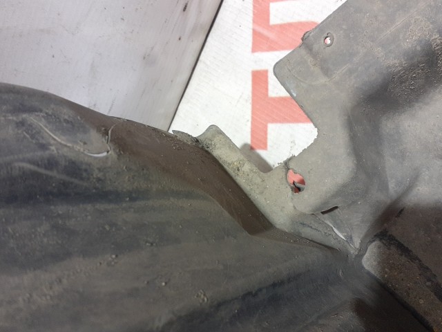 Подкрылок TOYOTA Avensis 