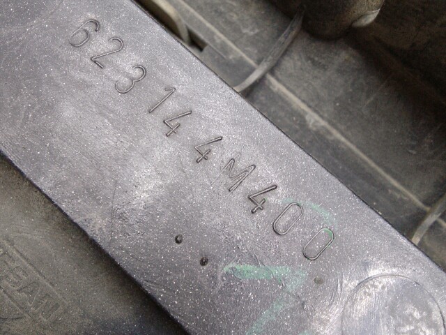 Решетка радиатора NISSAN Sunny 