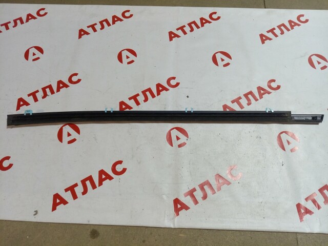 Молдинг стекла HONDA Jade 