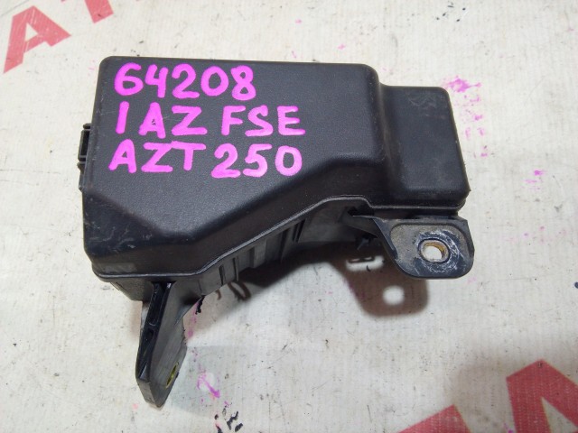 Блок предохранителей TOYOTA Avensis 1AZ-FSE