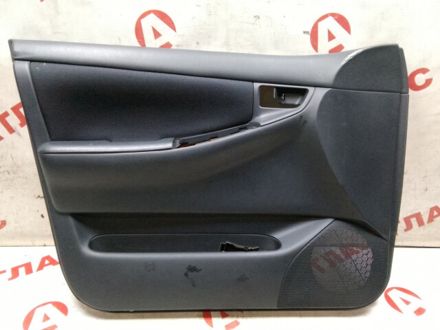 Обшивка двери TOYOTA Corolla Fielder 