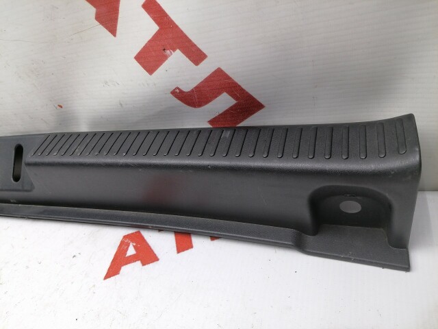 Накладка замка багажника TOYOTA Corolla Runx 