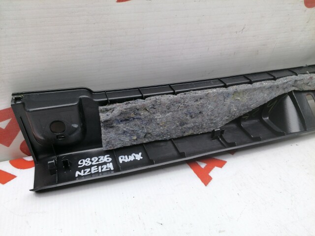 Накладка замка багажника TOYOTA Corolla Runx 