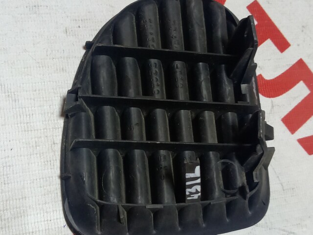 Заглушка в бампер TOYOTA FunCargo 