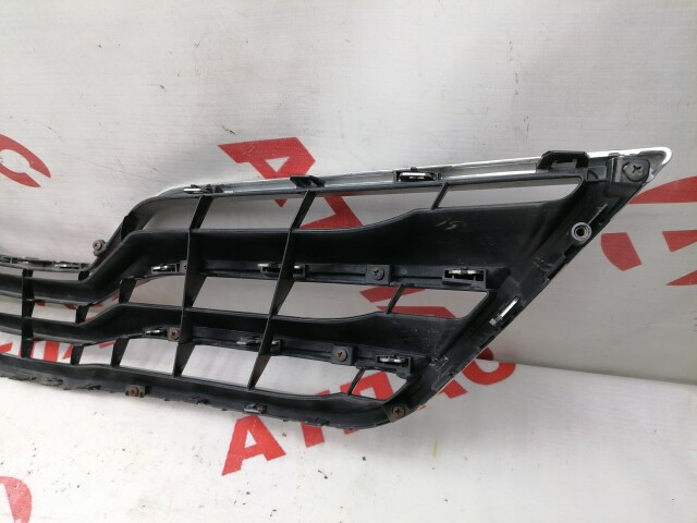 Решетка радиатора TOYOTA Camry 