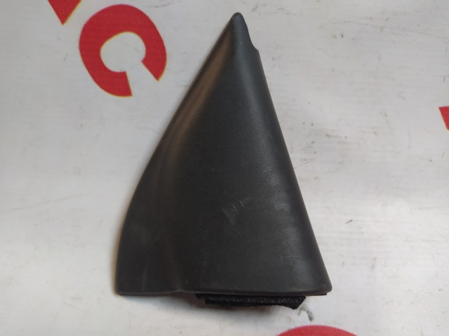 Уголок двери TOYOTA Vitz 